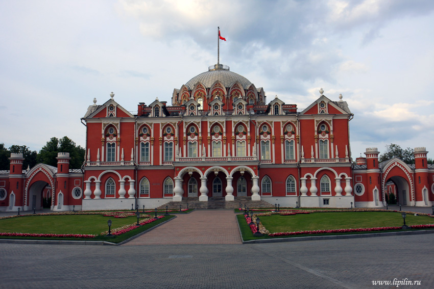 Петровский путевой дворец