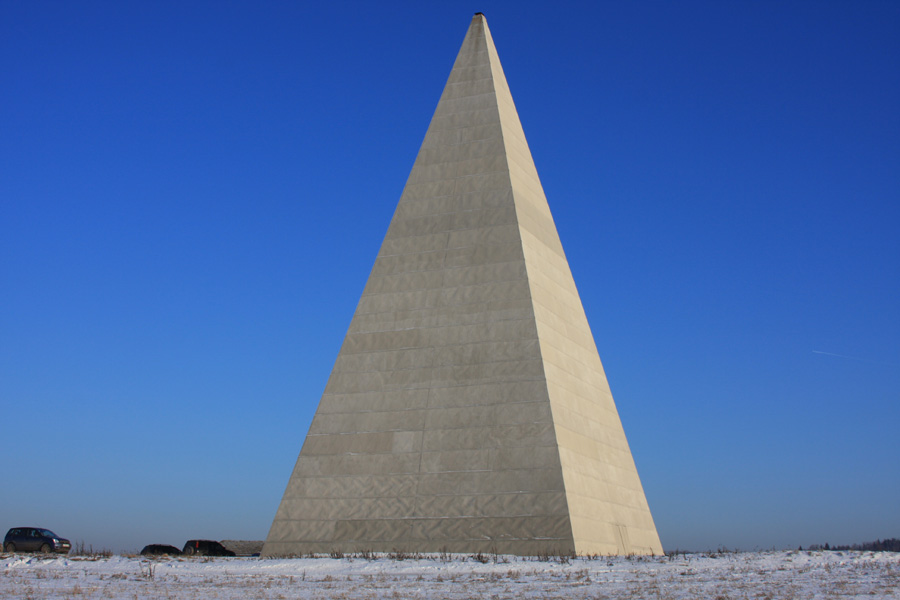 Пирамида Александра Голода ( январь 2008 год)
