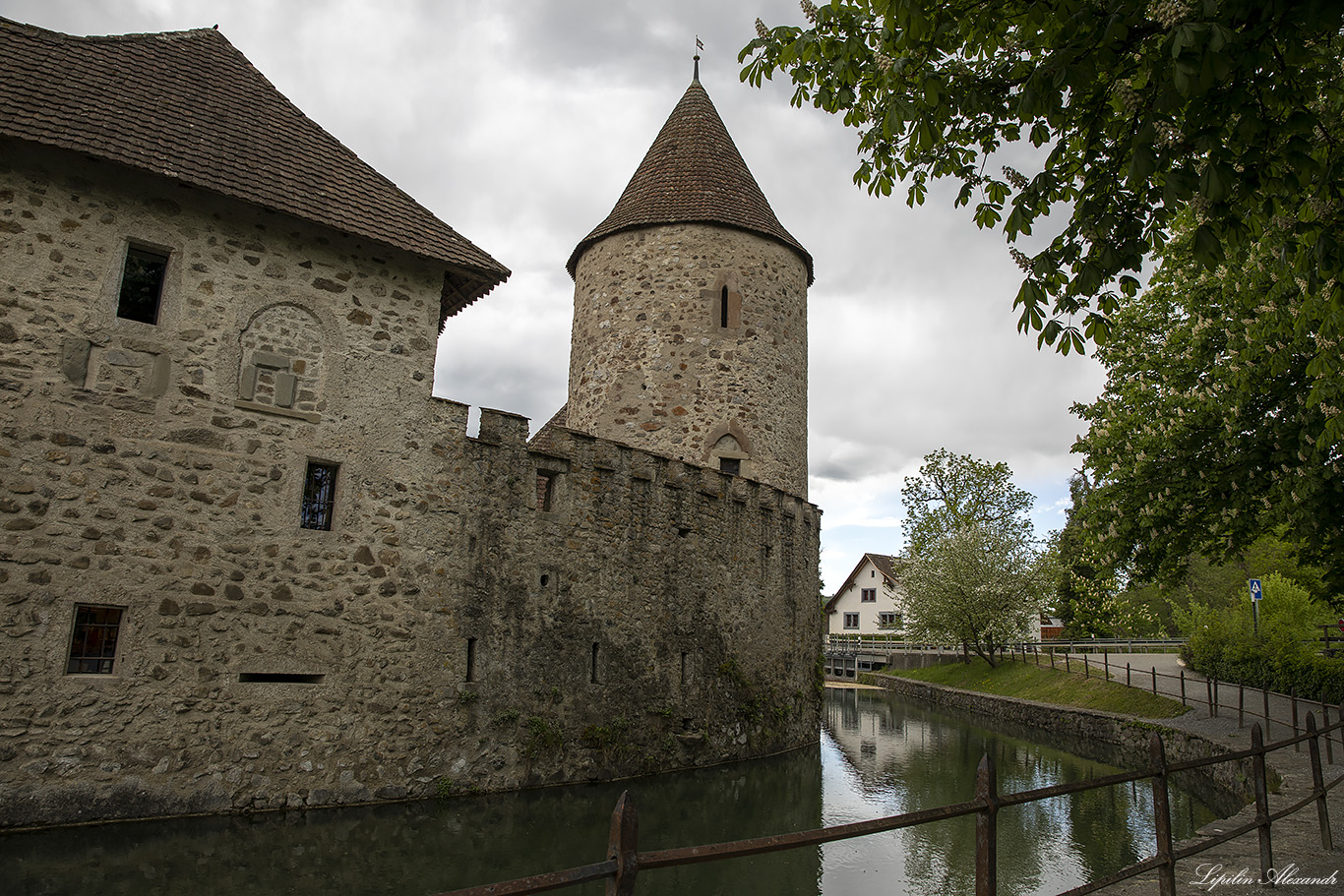 Замок Хальвиль (Schloss Hallwyl)  