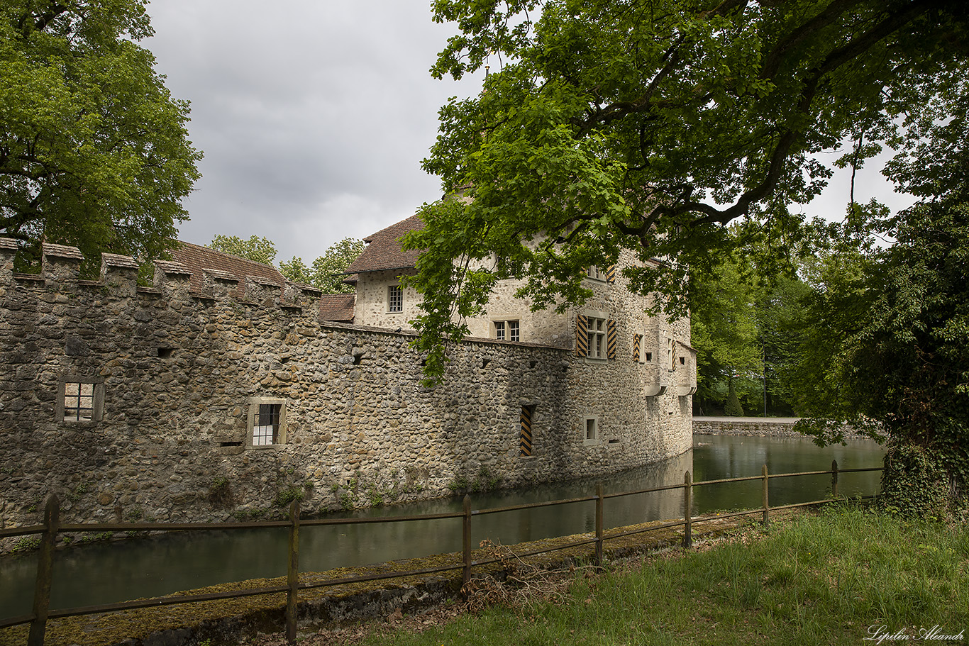 Замок Хальвиль (Schloss Hallwyl)  