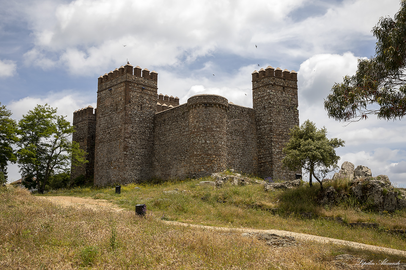 Замок Кортегана (Castillo de Cortegana) 