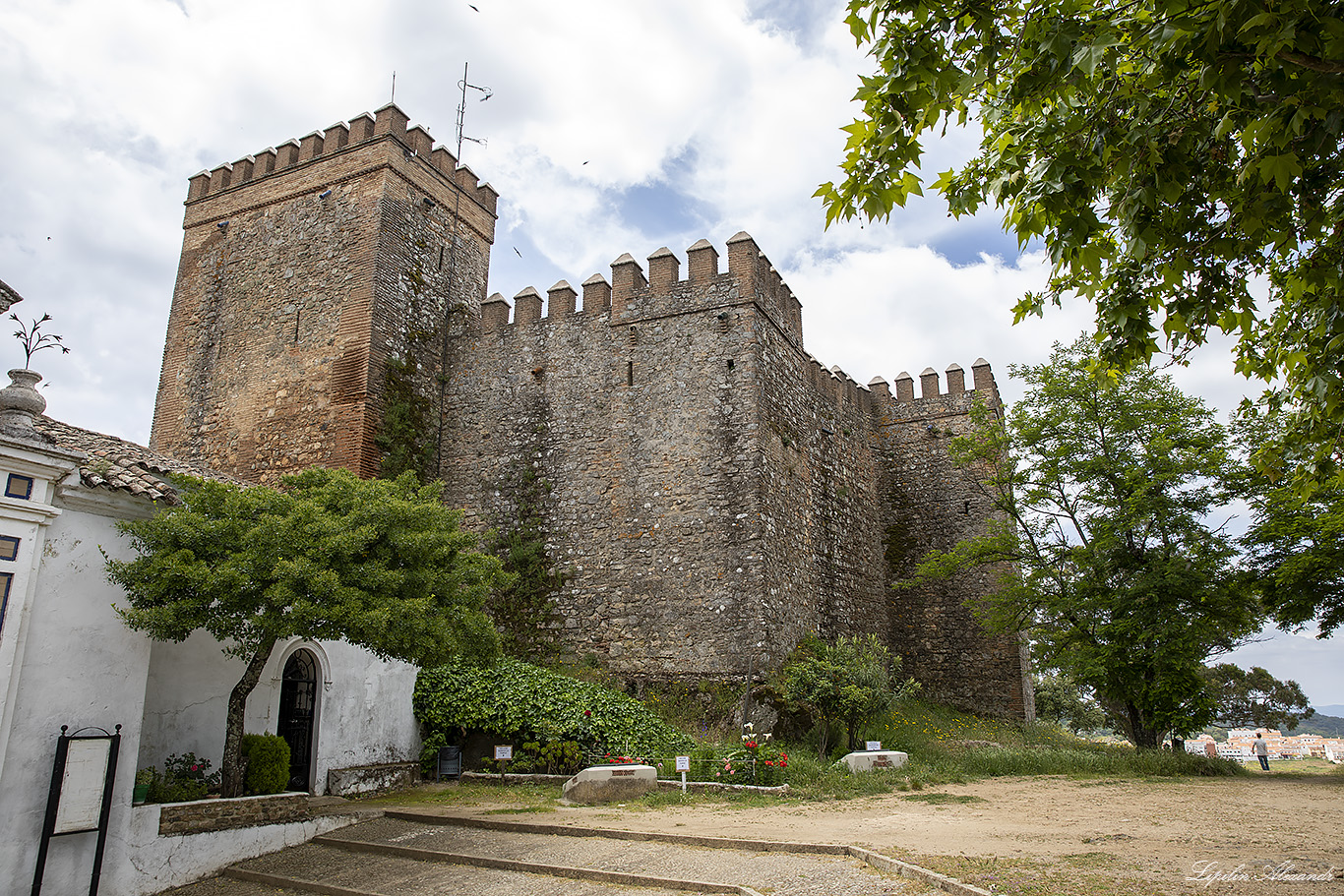 Замок Кортегана (Castillo de Cortegana) 