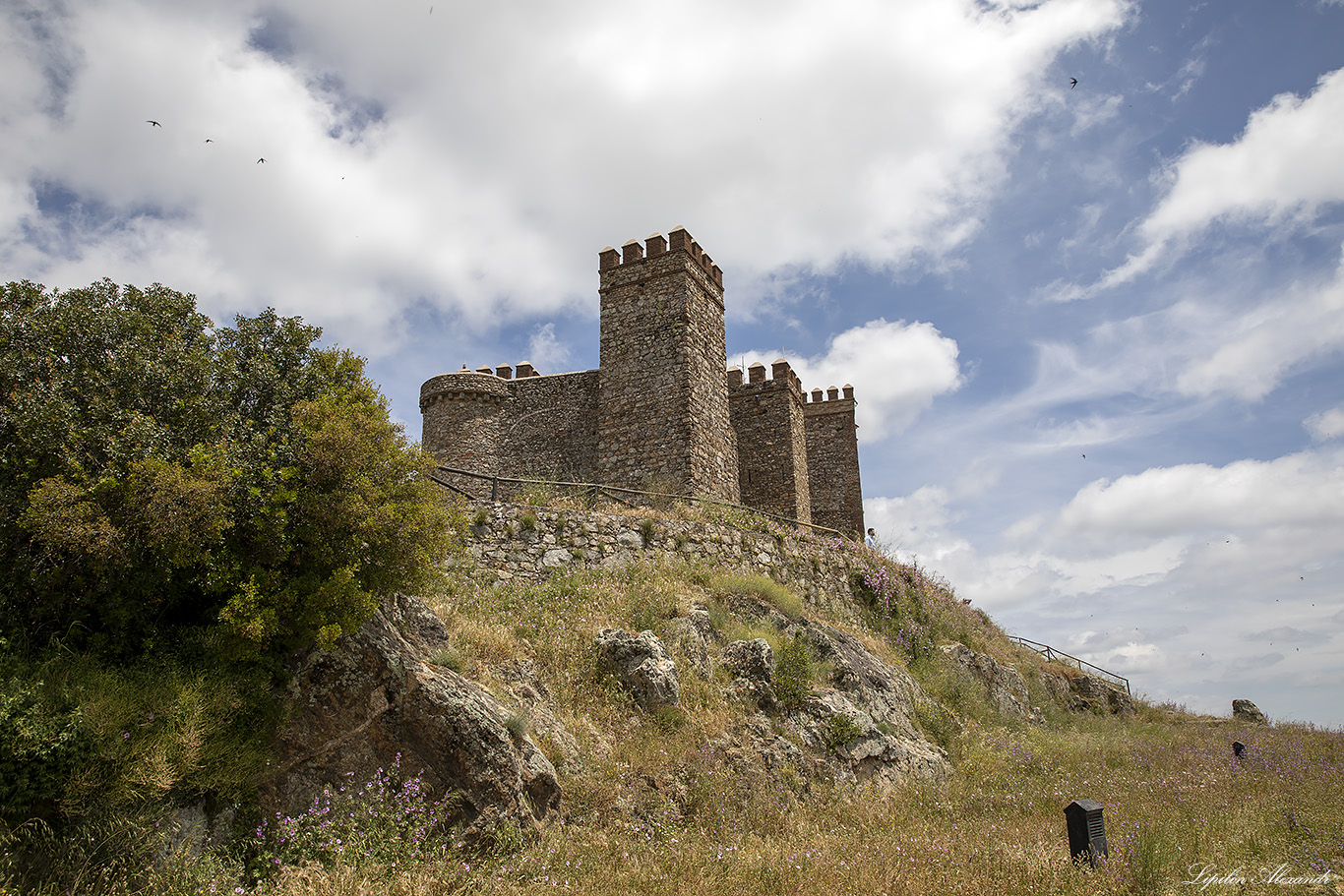 Замок Кортегана (Castillo de Cortegana) 