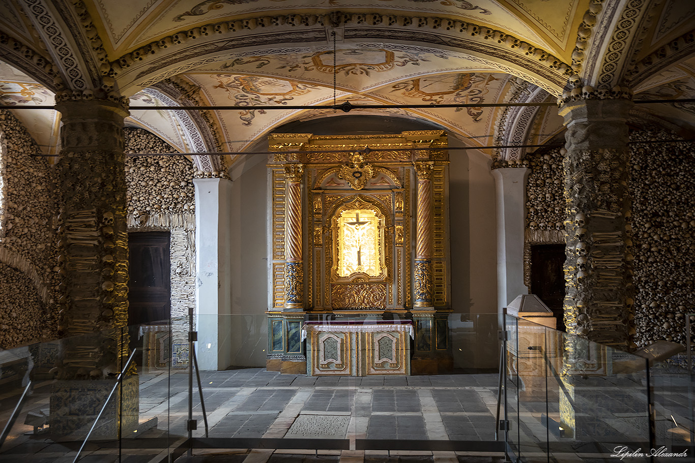 Церковь святого Франциска - Часовня из костей Осуш в Эворе (Capela dos Ossos)