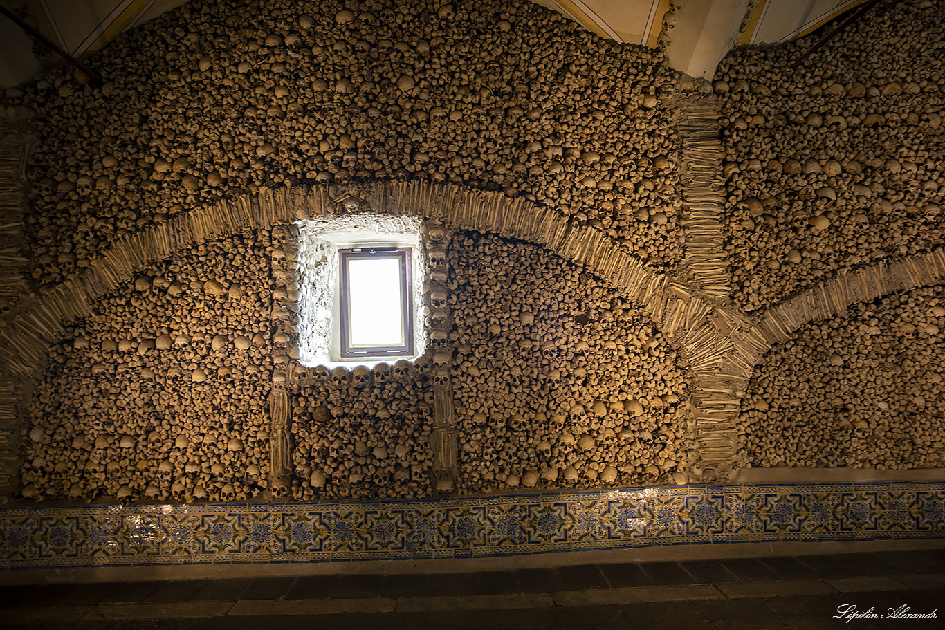 Церковь святого Франциска - Часовня из костей Осуш в Эворе (Capela dos Ossos)