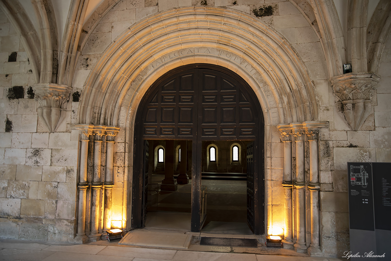 Монастырь Санта-Мария де Алкобаса  - Алкобаса (Alcobaça) - Португалия (Portugal) - (Mosteiro de Alcobaça) 