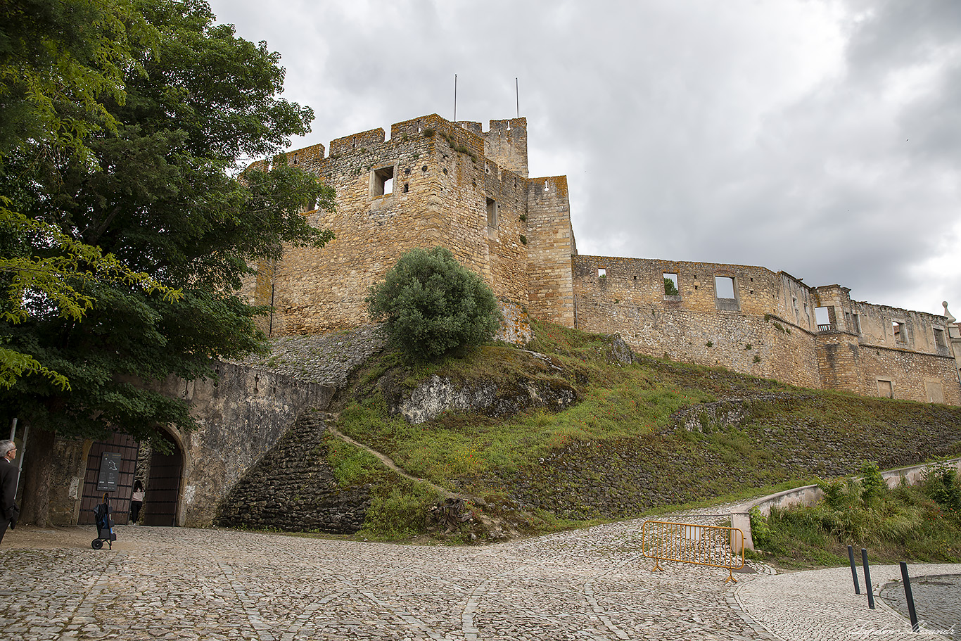 Крепость Томар (Tomar Castle)   и Обитель тамплиеров Конвенту-де-Кришту (Convento de Cristo) Томар (Tomar)