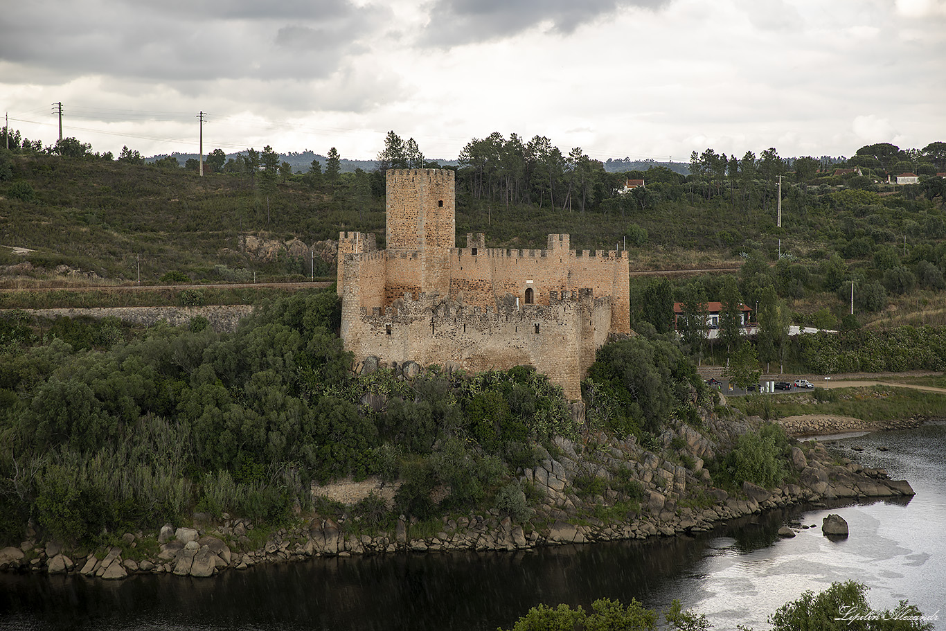 Замок Алмоурол (Castelo de Almourol)