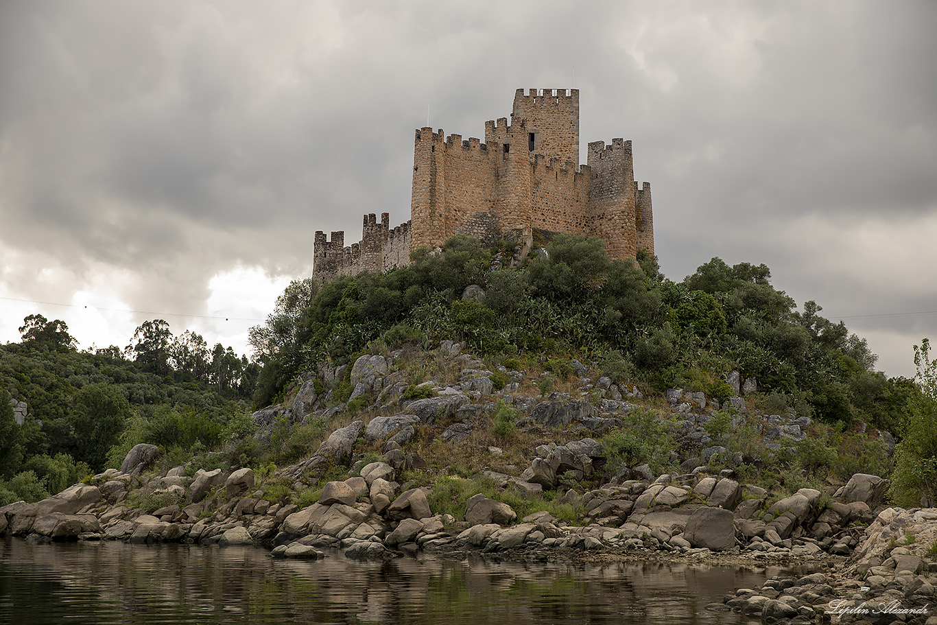 Замок Алмоурол (Castelo de Almourol)