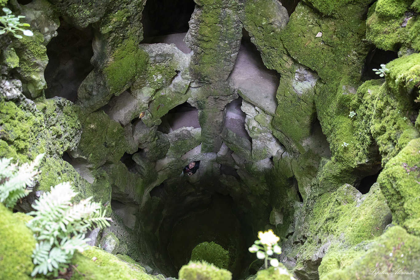 Кинта да Регалейра (Quinta da Regaleira) - Португалия (Portugal)