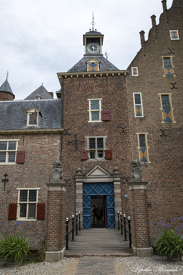 Замок Дорверт - Castle Doorwerth  - Дорверт (Doorwerth) - Нидерланды (Nederland)