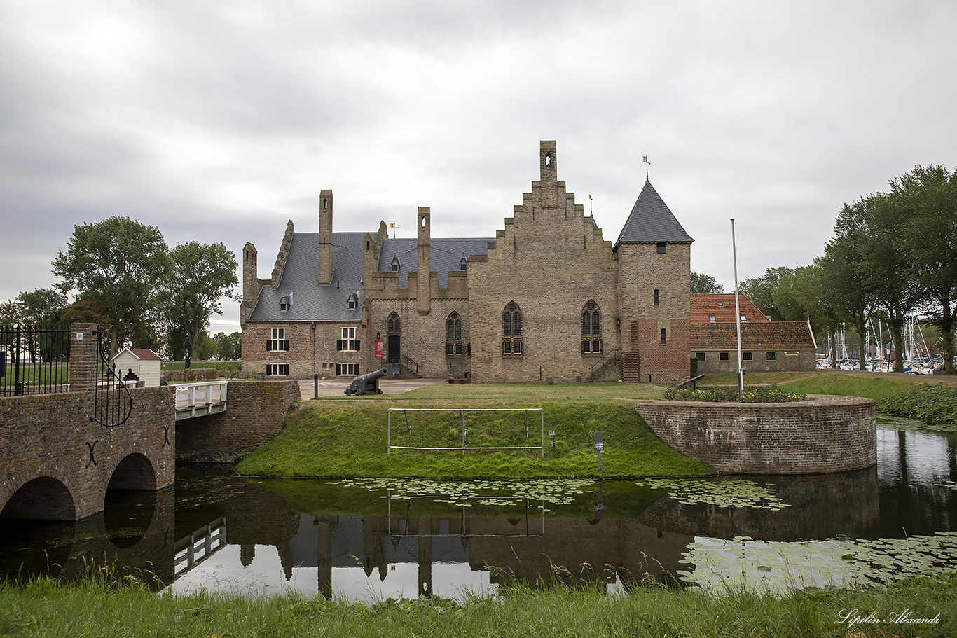 Замок Радбауд (Kasteel Radboud) Медемблик (Medemblik) - Нидерланды (Nederland)