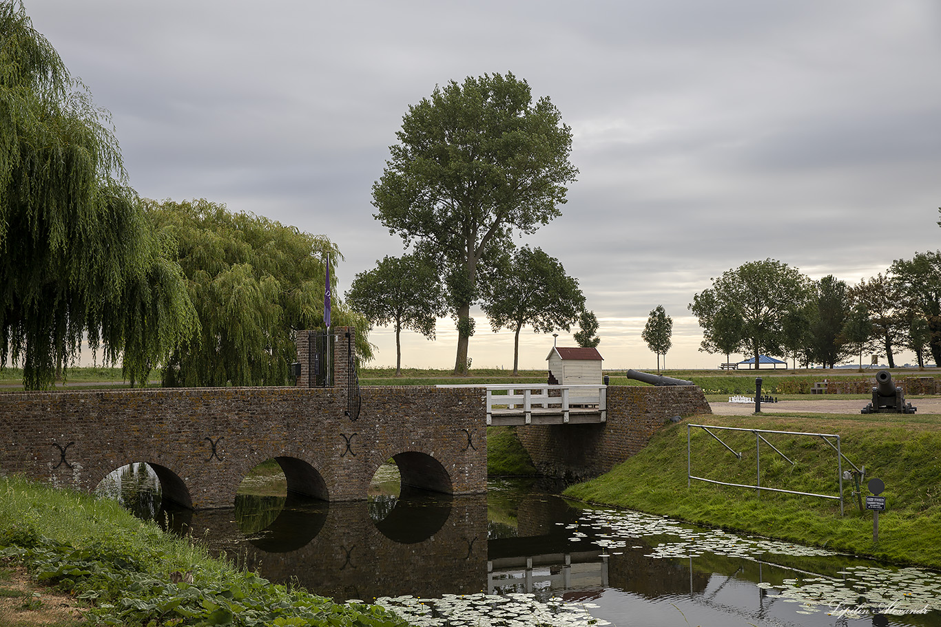 Замок Радбауд (Kasteel Radboud) Медемблик (Medemblik) - Нидерланды (Nederland)