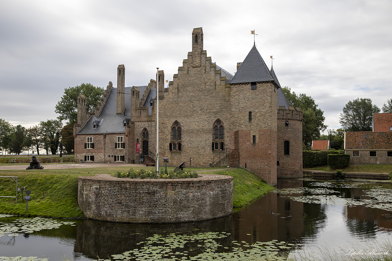 Замок Радбауд (Kasteel Radboud) Медемблик (Medemblik) - Нидерланды (Nederland)