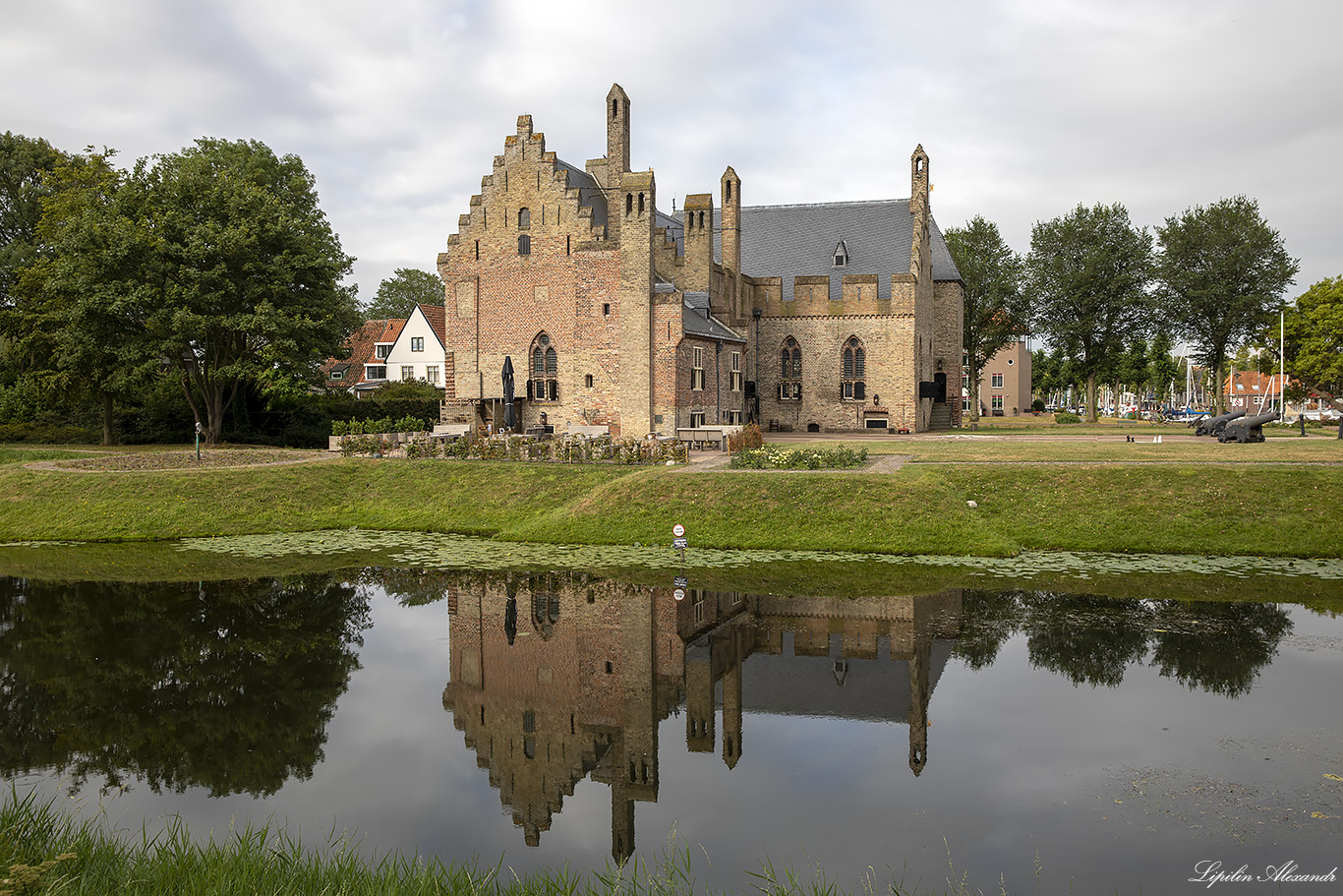 Замок Радбауд (Kasteel Radboud) Медемблик (Medemblik) - Нидерланды (Nederland)