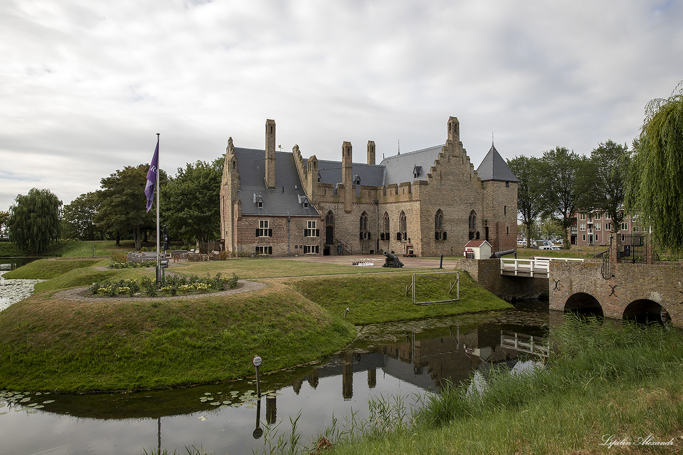 Замок Радбауд (Kasteel Radboud) Медемблик (Medemblik) - Нидерланды (Nederland)