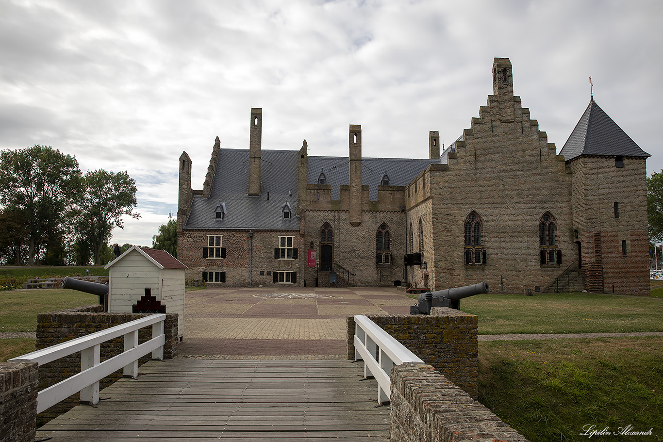 Замок Радбауд (Kasteel Radboud) Медемблик (Medemblik) - Нидерланды (Nederland)