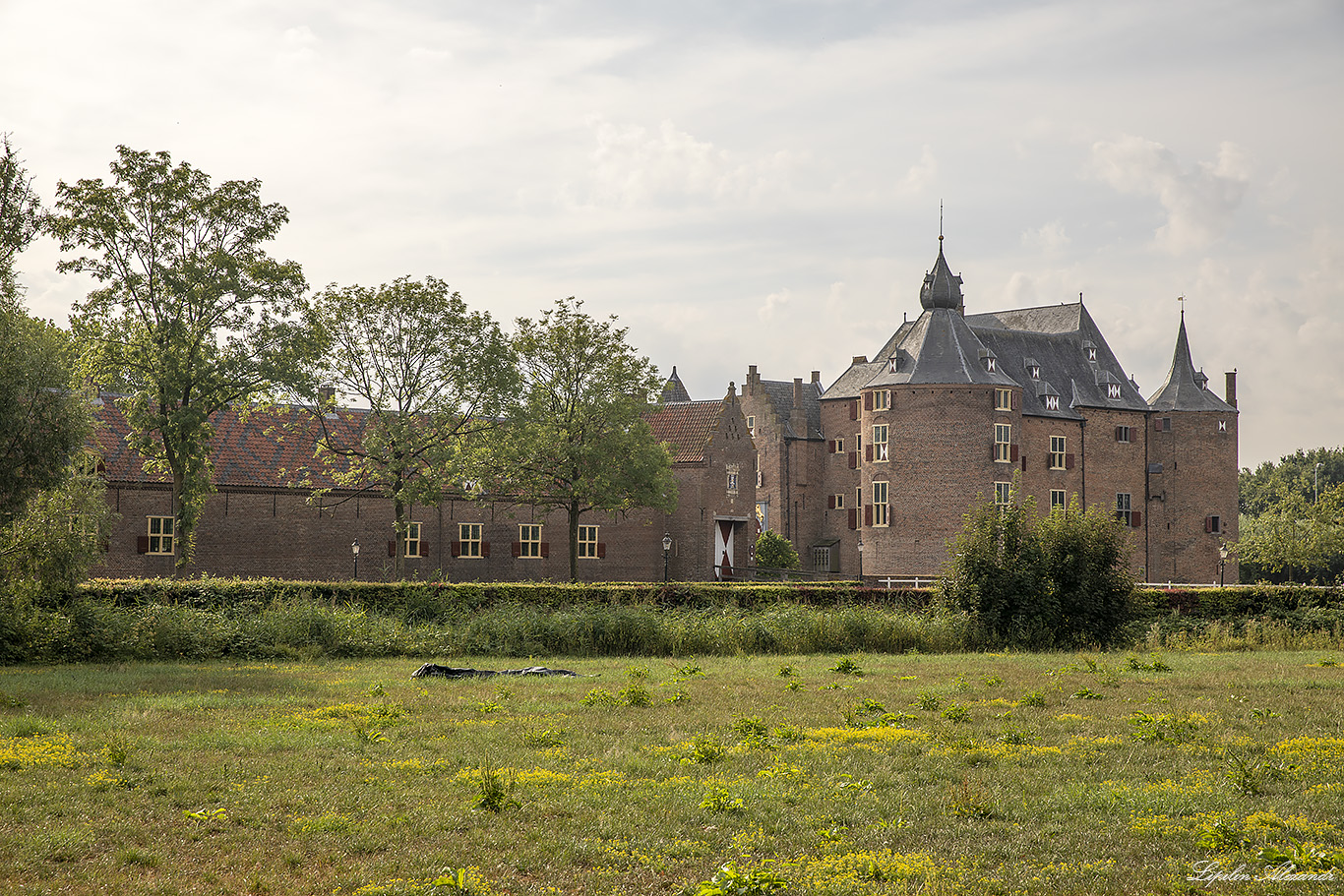 Замок Аммерсоен (Kasteel Ammersoyen) - Аммерзоден (Ammerzoden) - Нидерланды (Nederland)