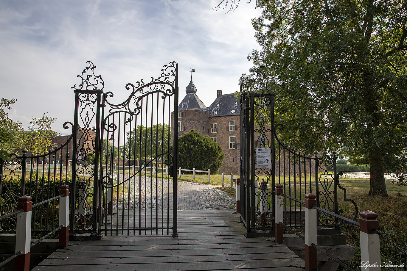 Замок Аммерсоен (Kasteel Ammersoyen) - Аммерзоден (Ammerzoden) - Нидерланды (Nederland)