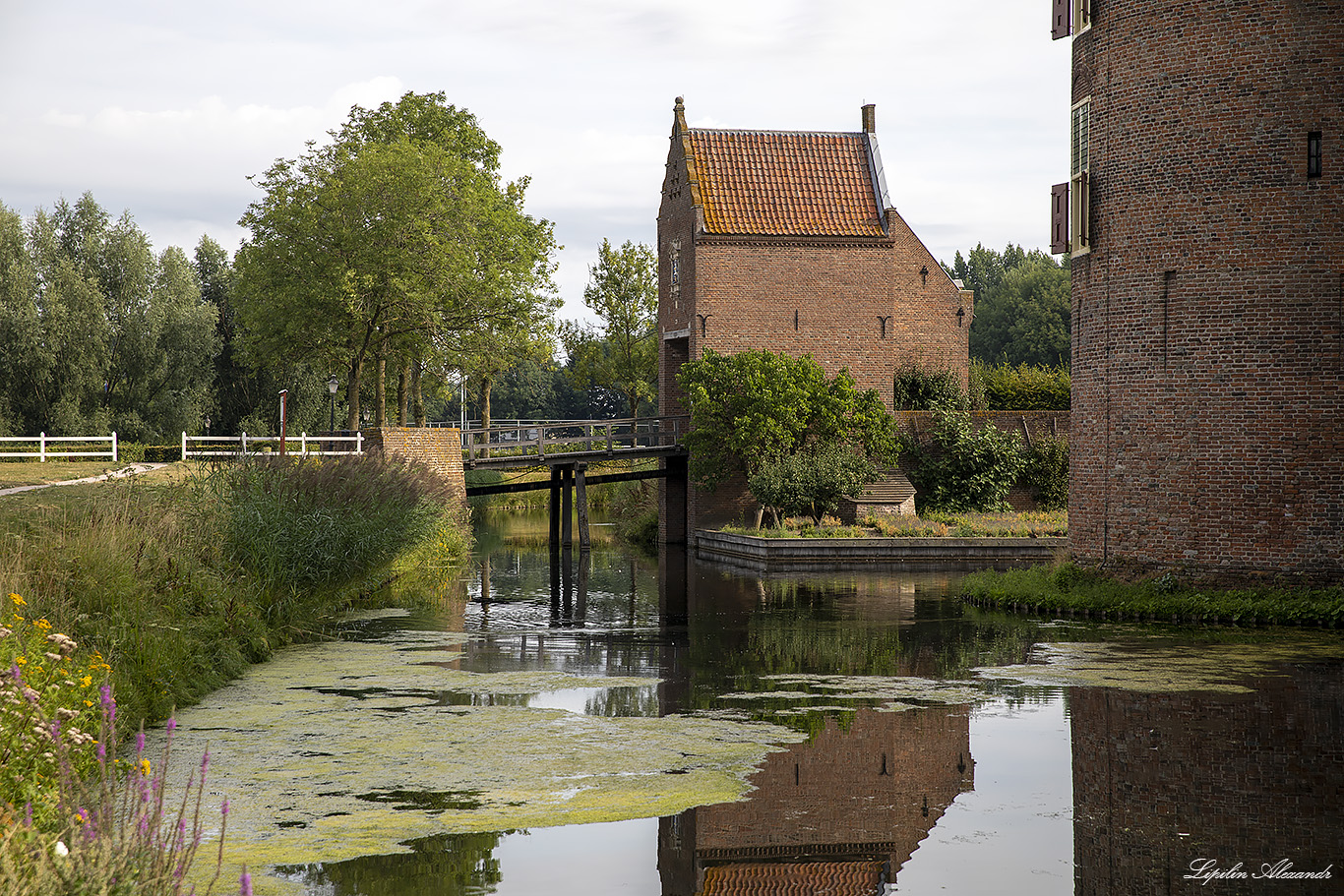 Замок Аммерсоен (Kasteel Ammersoyen) - Аммерзоден (Ammerzoden) - Нидерланды (Nederland)