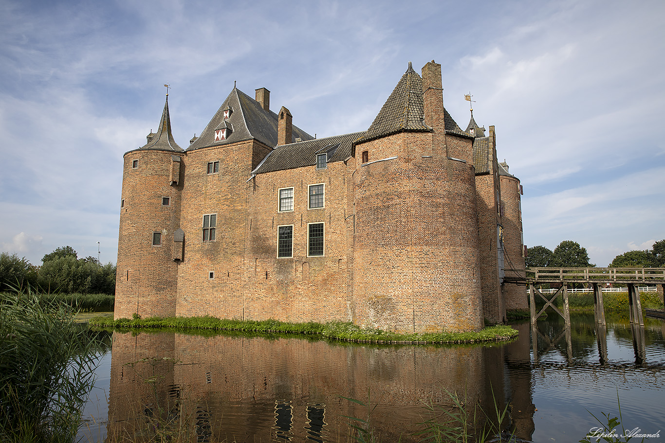 Замок Аммерсоен (Kasteel Ammersoyen) - Аммерзоден (Ammerzoden) - Нидерланды (Nederland)
