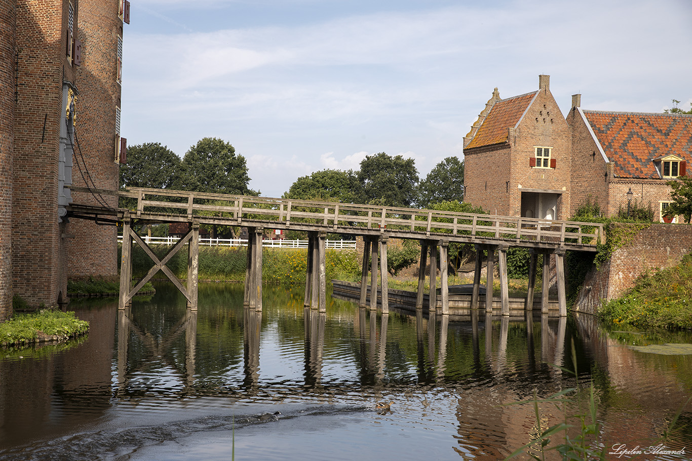 Замок Аммерсоен (Kasteel Ammersoyen) - Аммерзоден (Ammerzoden) - Нидерланды (Nederland)