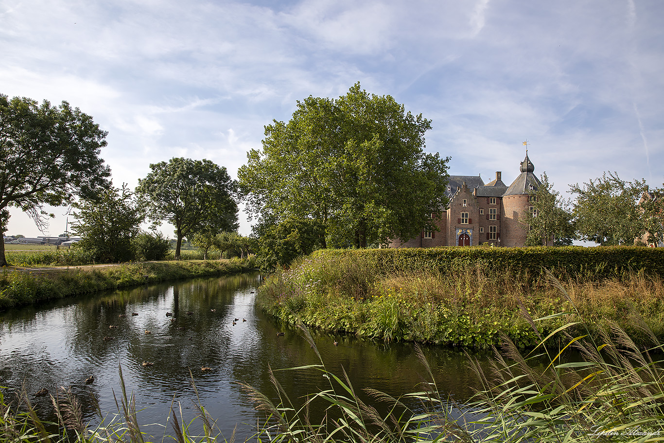 Замок Аммерсоен (Kasteel Ammersoyen) - Аммерзоден (Ammerzoden) - Нидерланды (Nederland)