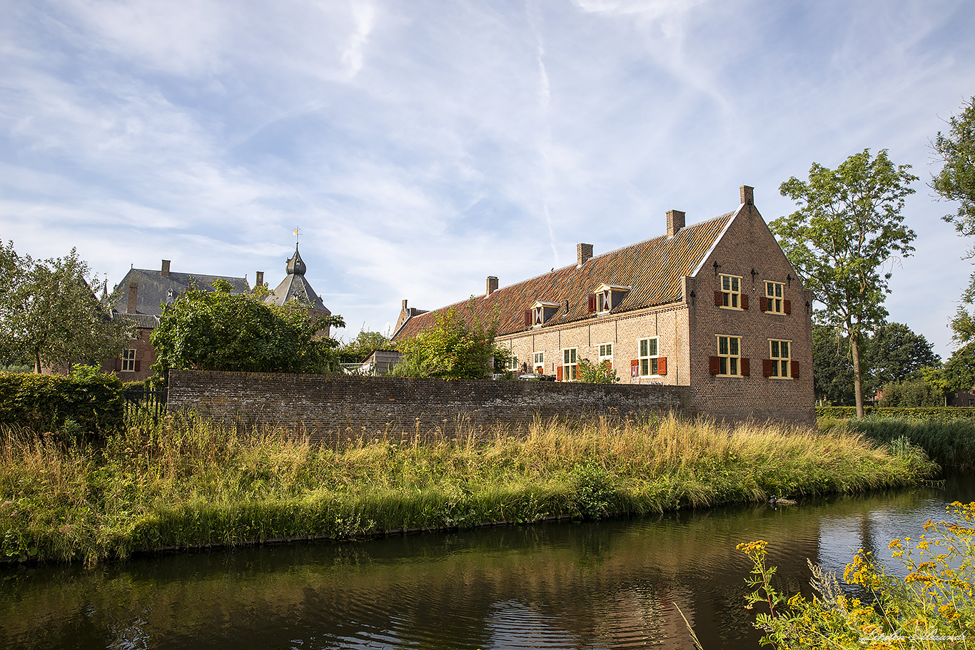 Замок Аммерсоен (Kasteel Ammersoyen) - Аммерзоден (Ammerzoden) - Нидерланды (Nederland)