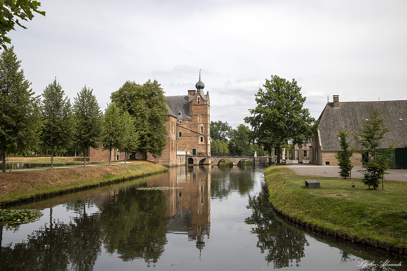 Замок Каненбург (Kasteel Cannenburch) - Ваассен (Vaassen) - Нидерланды (Nederland)