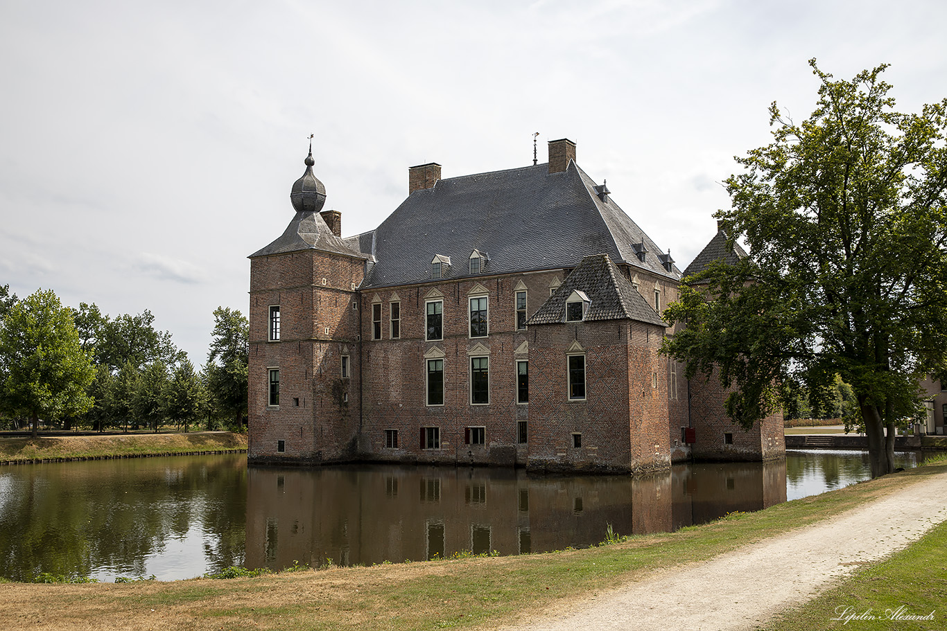 Замок Каненбург (Kasteel Cannenburch) - Ваассен (Vaassen) - Нидерланды (Nederland)