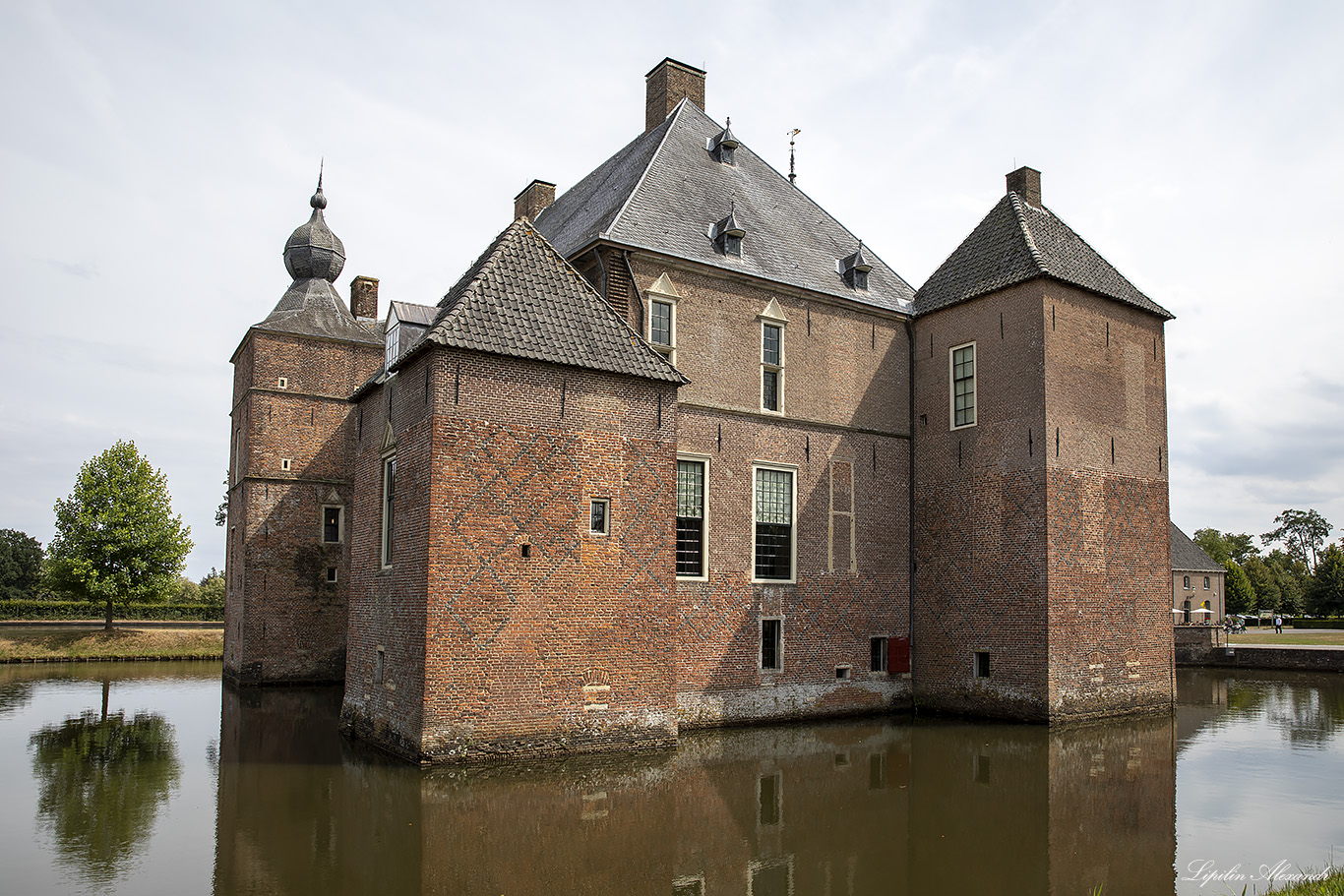 Замок Каненбург (Kasteel Cannenburch) - Ваассен (Vaassen) - Нидерланды (Nederland)