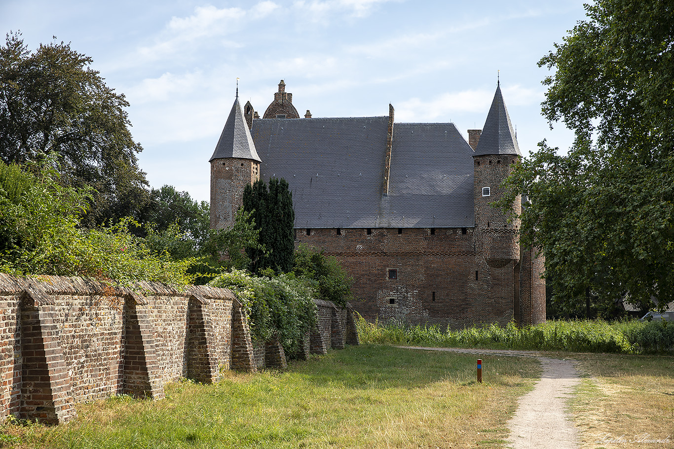 Замок Хернен (Kasteel Hernen) Хернен (Hernen) - Нидерланды (Nederland)