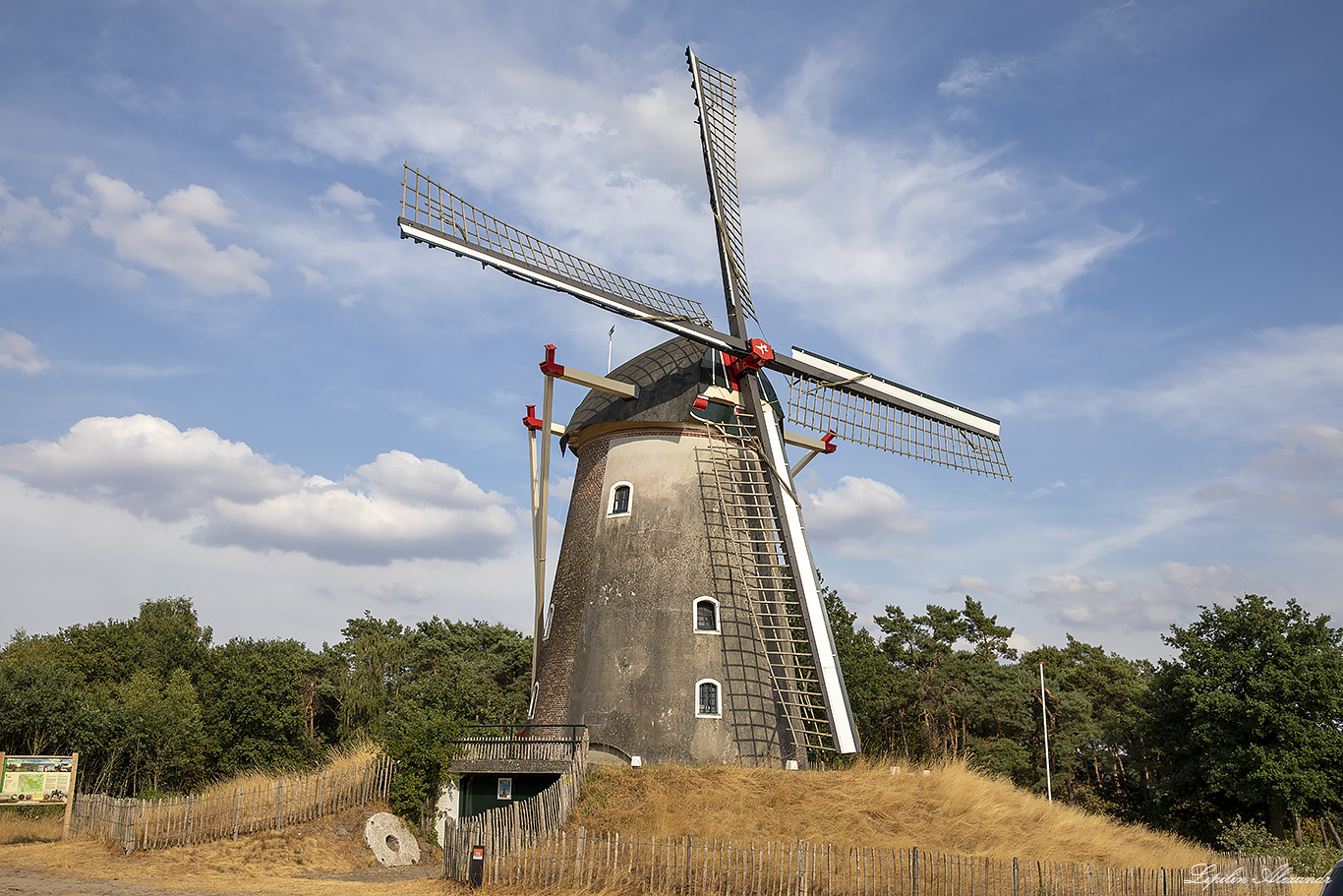 Замок Хернен (Kasteel Hernen) Хернен (Hernen) - Нидерланды (Nederland)