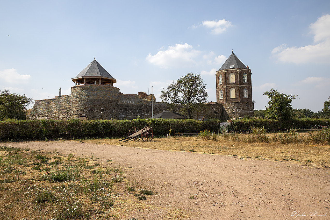 Замок Монфор (Kasteel Montfort)   Монфорт (Montfort)