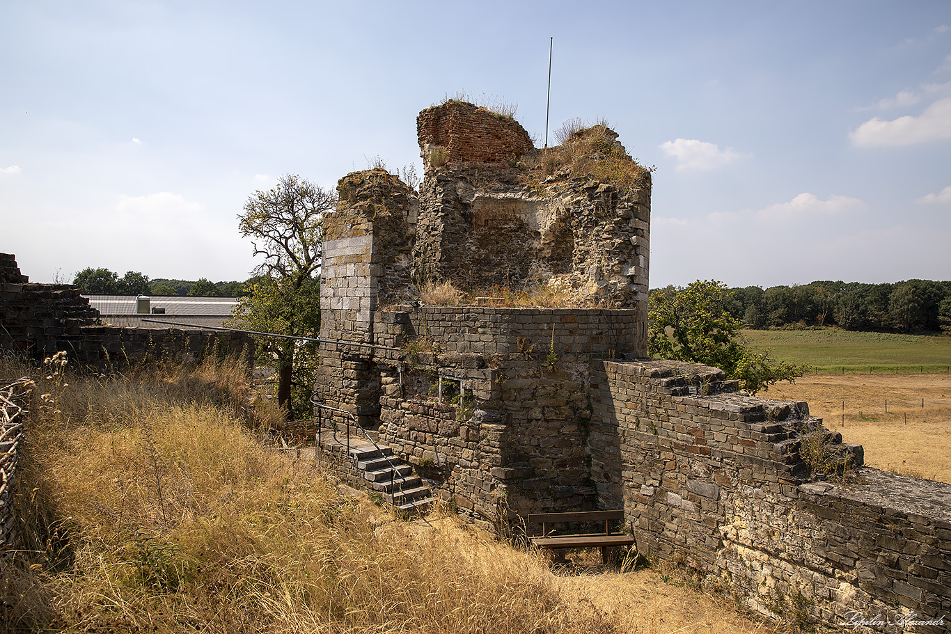 Замок Монфор (Kasteel Montfort)   Монфорт (Montfort)