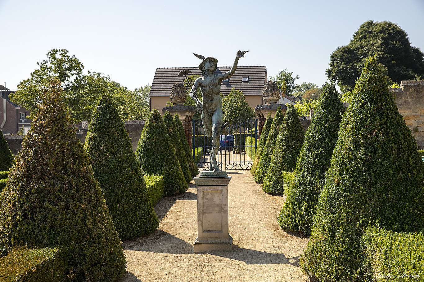 Замок Нирканне (Château Neercanne)