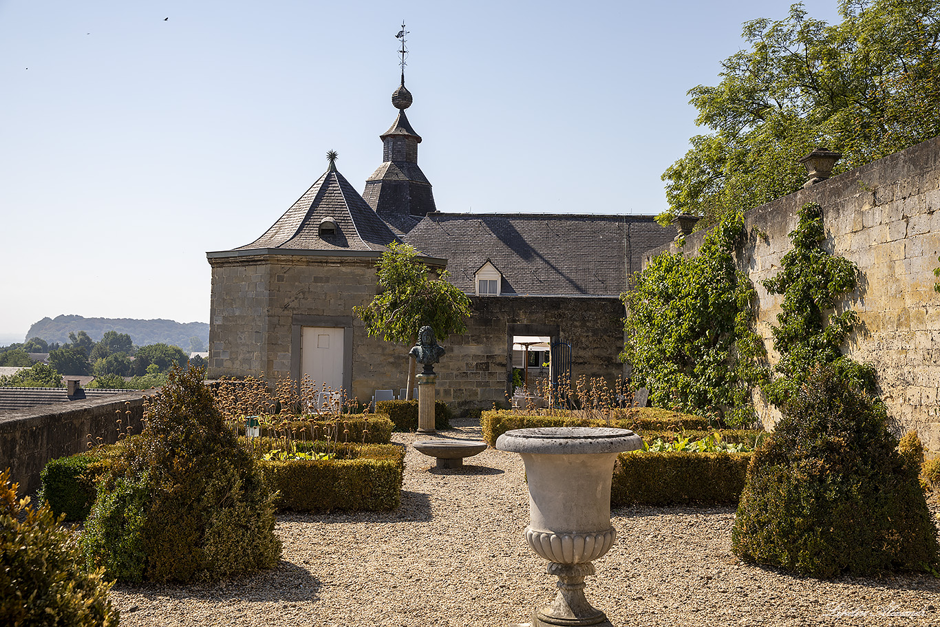 Замок Нирканне (Château Neercanne)