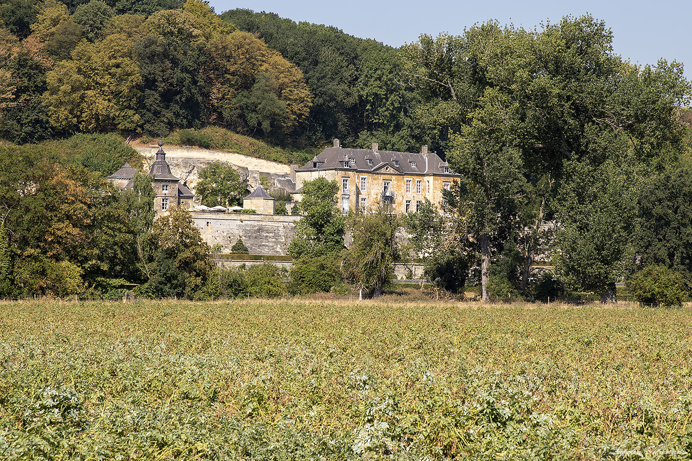 Замок Нирканне (Château Neercanne)