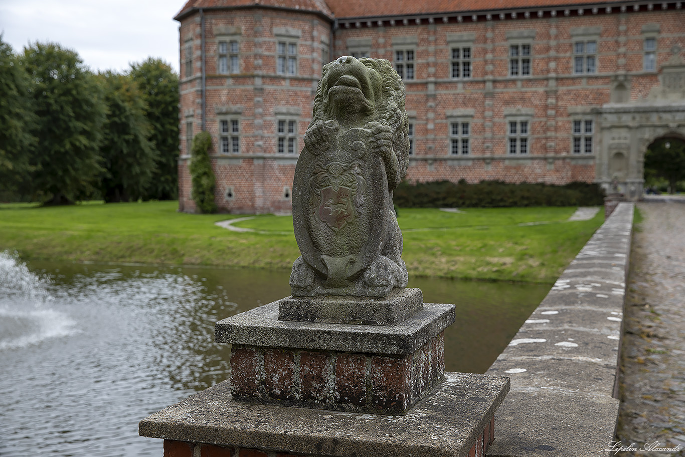 Замок Воергаард (Voergaard Slot) 
