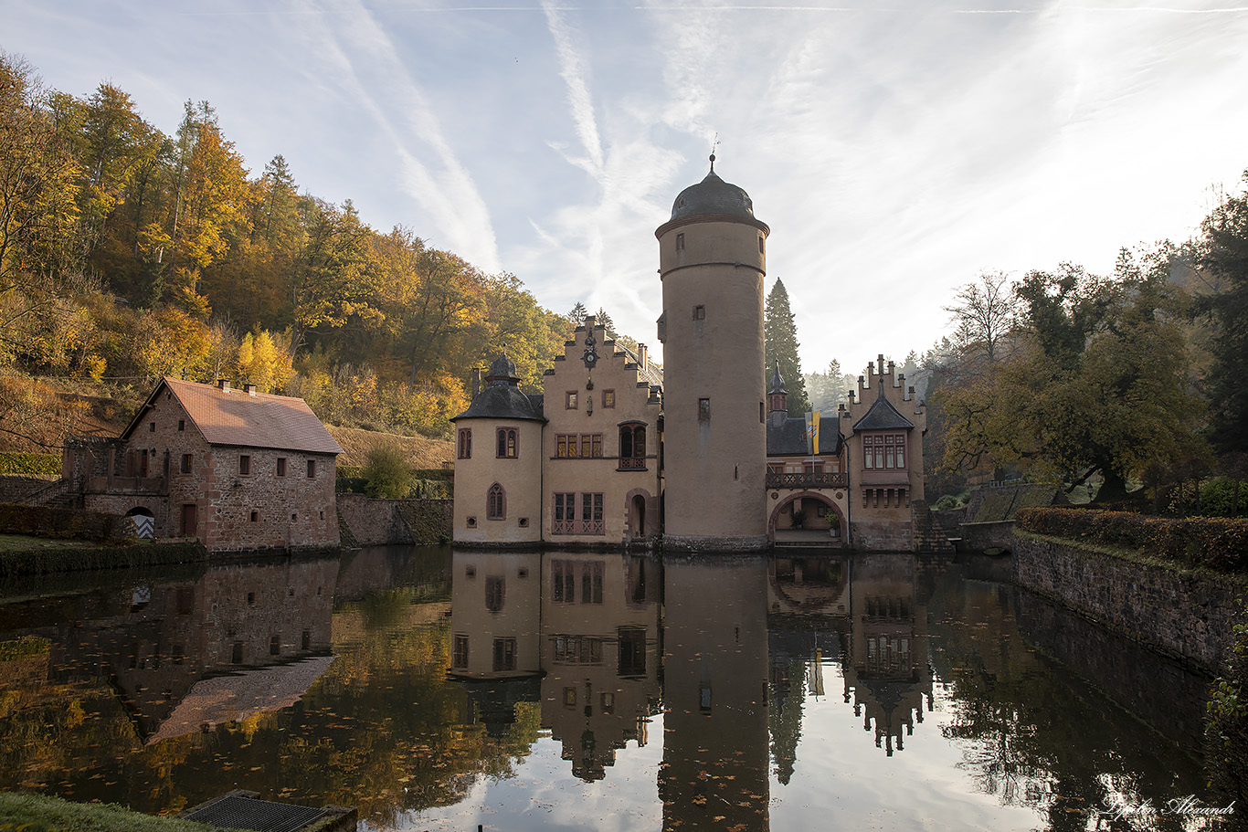 Замок Меспельбрунн (Schloss Mespelbrunn) - Меспельбрунн (Mespelbrunn) - Германия (Deutschland)