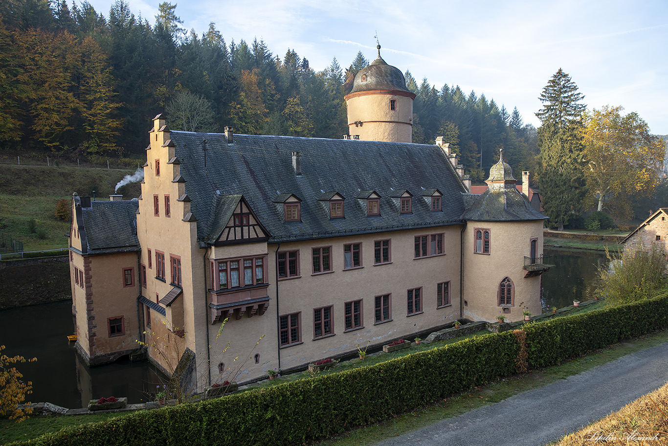 Замок Меспельбрунн (Schloss Mespelbrunn) - Меспельбрунн (Mespelbrunn) - Германия (Deutschland)