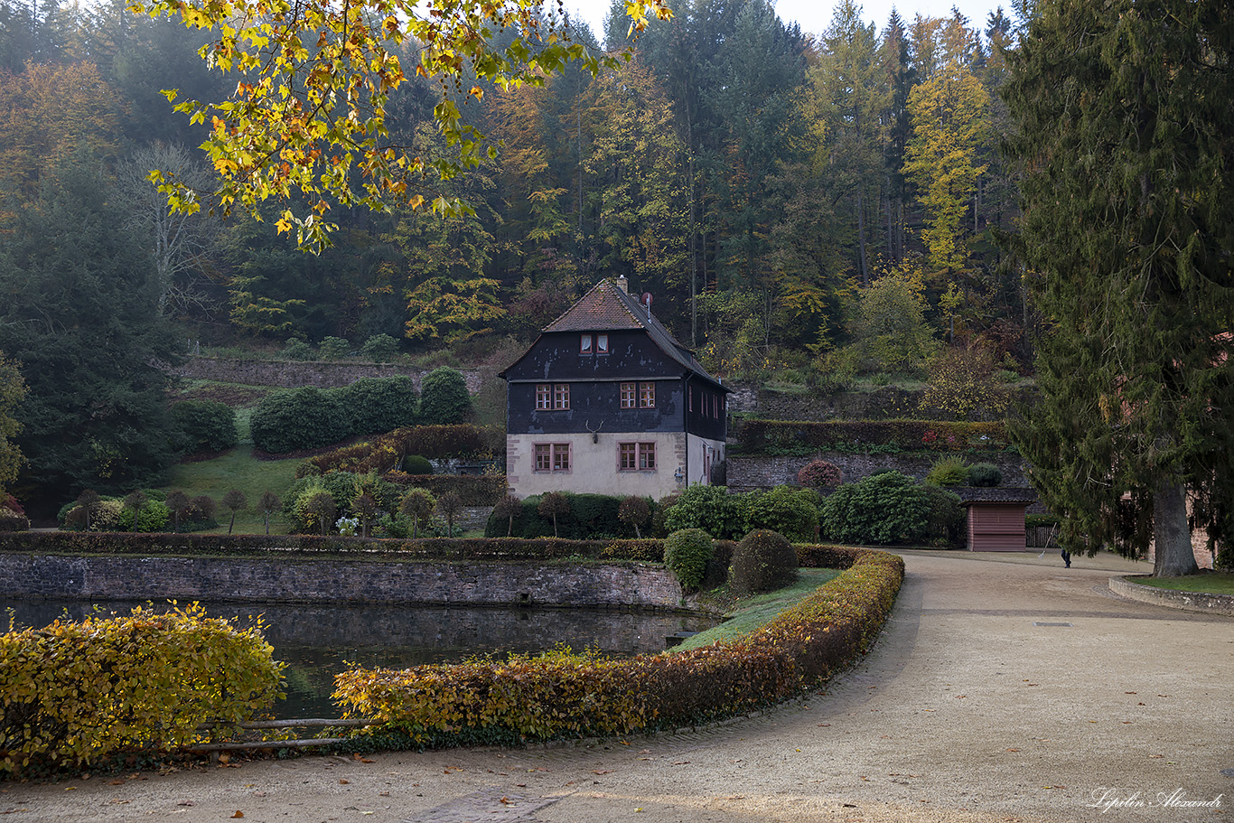 Замок Меспельбрунн (Schloss Mespelbrunn) - Меспельбрунн (Mespelbrunn) - Германия (Deutschland)