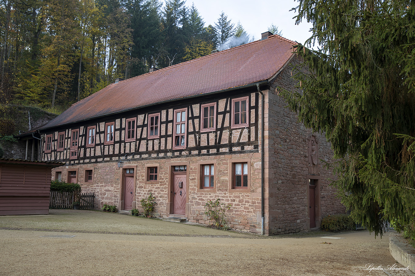 Замок Меспельбрунн (Schloss Mespelbrunn) - Меспельбрунн (Mespelbrunn) - Германия (Deutschland)