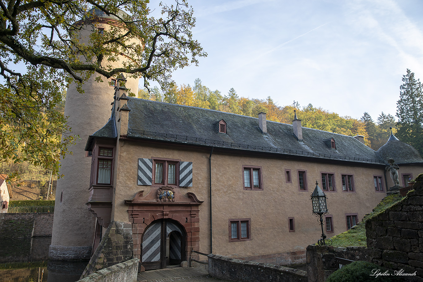 Замок Меспельбрунн (Schloss Mespelbrunn) - Меспельбрунн (Mespelbrunn) - Германия (Deutschland)