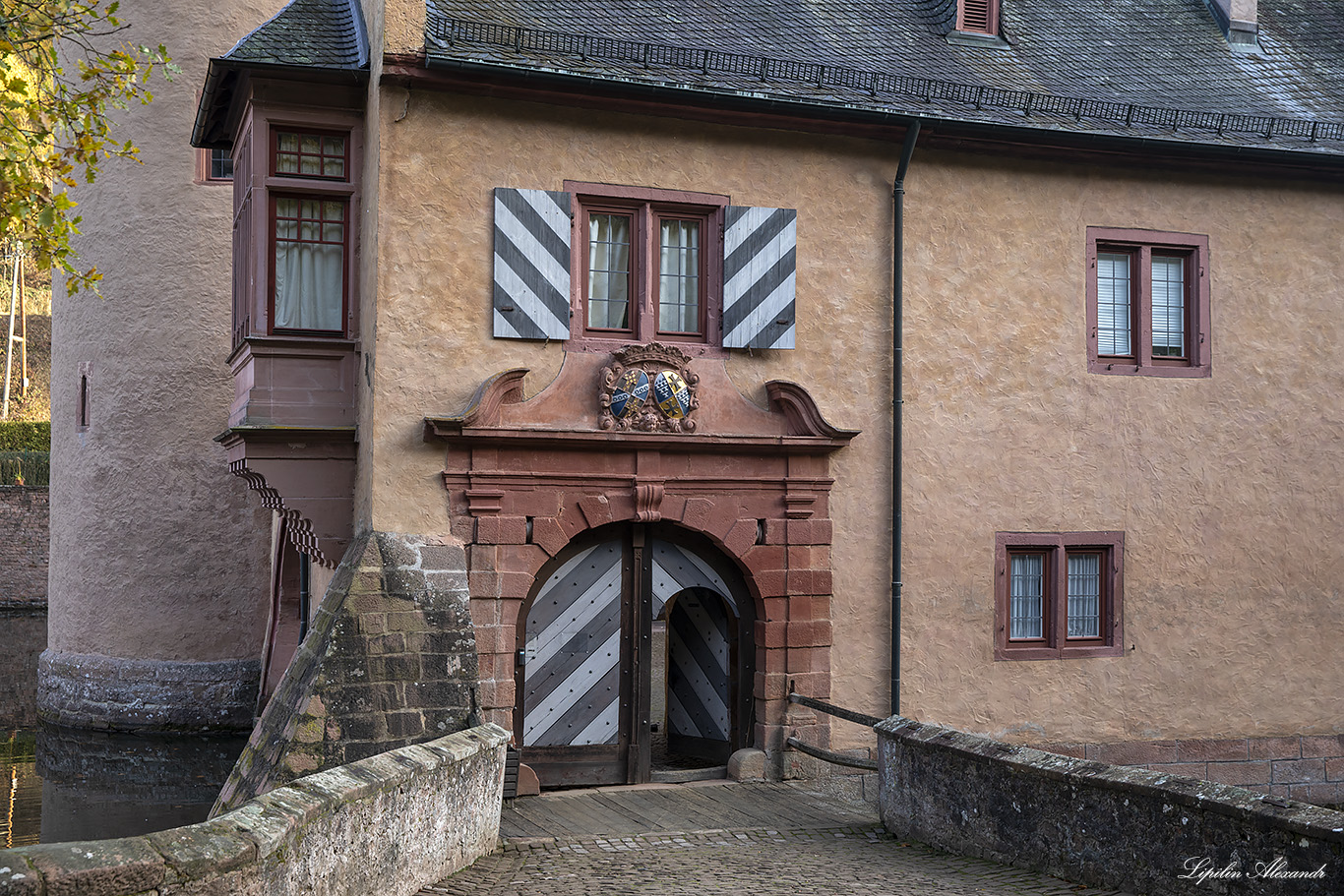 Замок Меспельбрунн (Schloss Mespelbrunn) - Меспельбрунн (Mespelbrunn) - Германия (Deutschland)