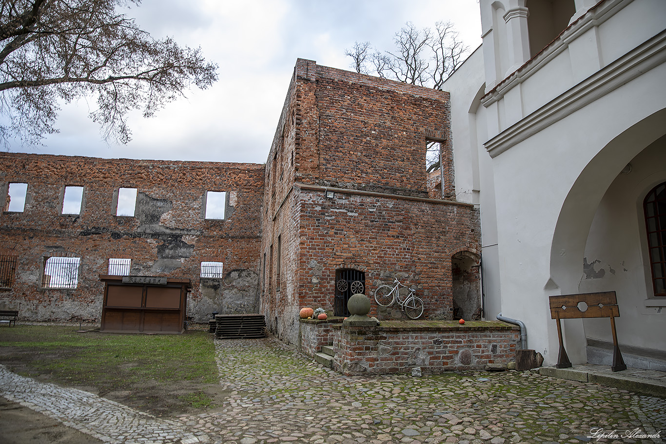 Пястовский Замок (Zamek książąt piastowskich w Krośnie Odrzańskim) - Кросно-Оджаньске (Krosno Odrzańskie) - Польша (Polska)