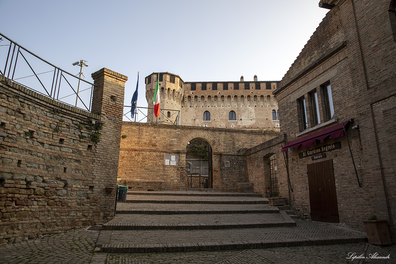 Замок Градара (Castello di Gradara) - Градара (Gradara) - Италия (Italia)