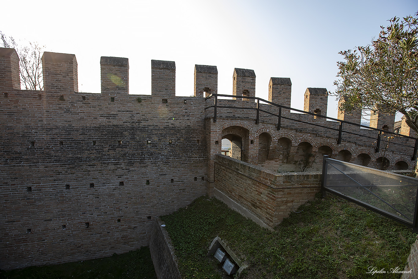 Замок Градара (Castello di Gradara) - Градара (Gradara) - Италия (Italia)