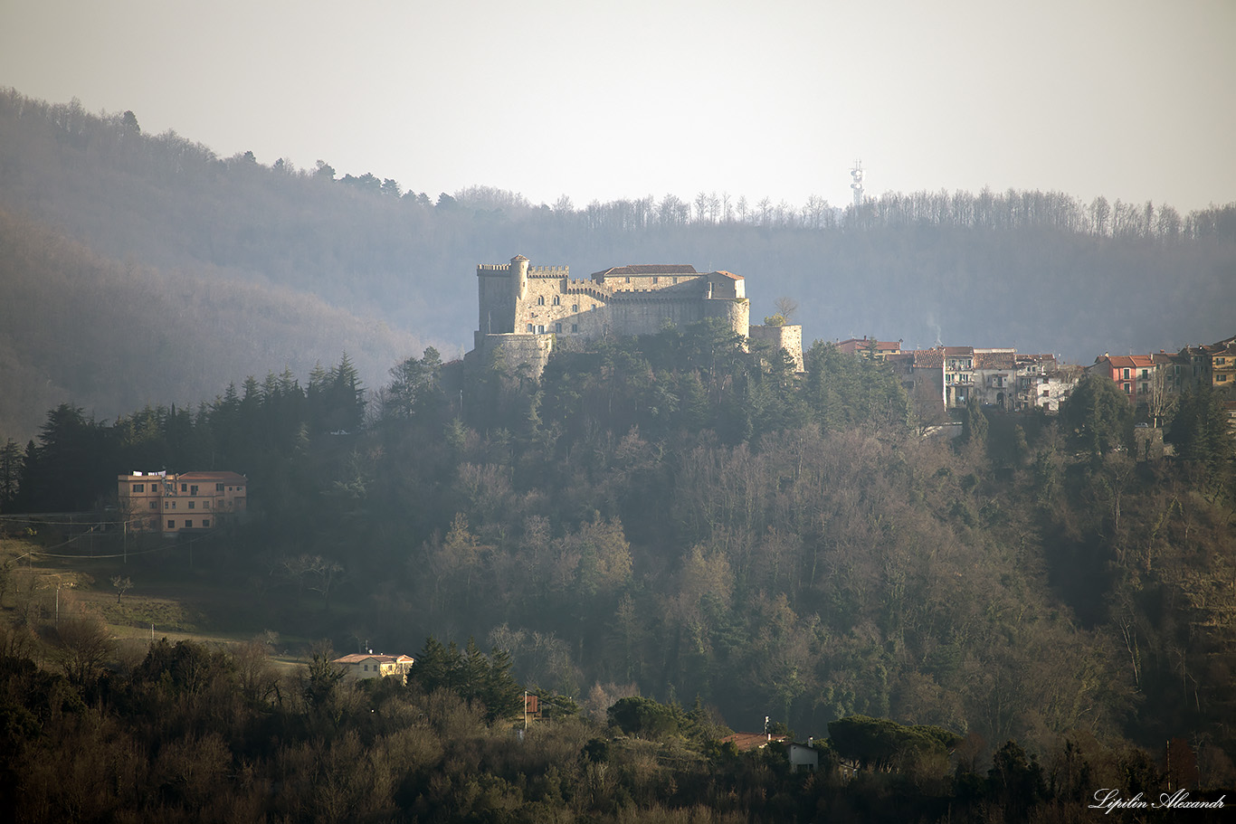 Замок Маласпина (Castello Malaspina)