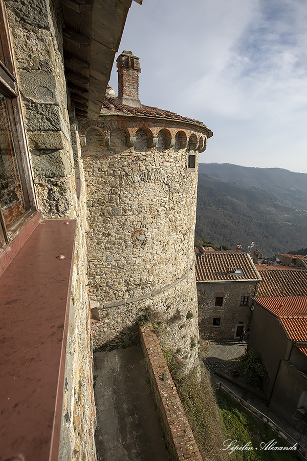 Замок Маласпина (Castello Malaspina)